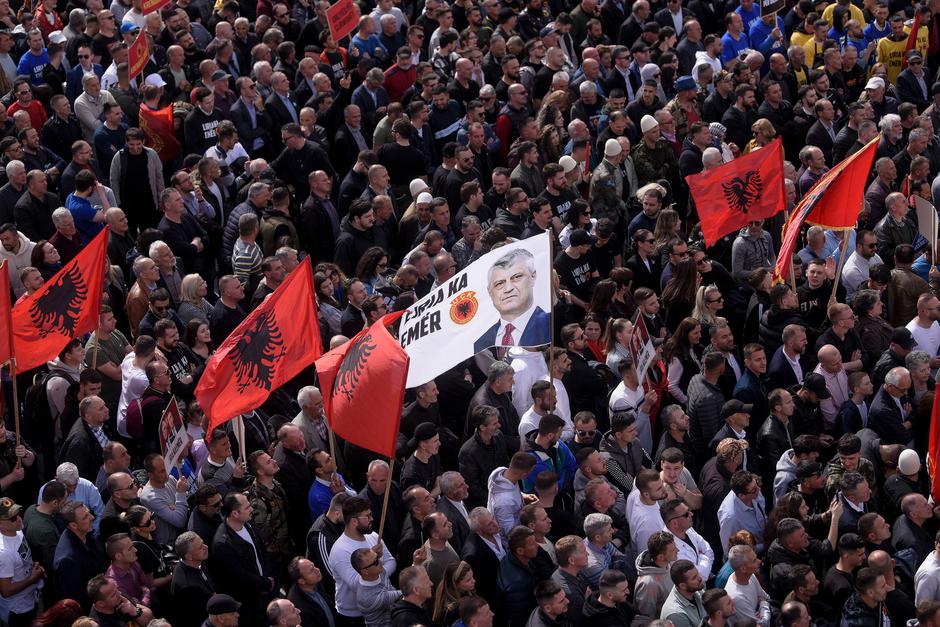 protesti v Prištini v podporo Hashimu Thaciju | Avtor: Profimedia