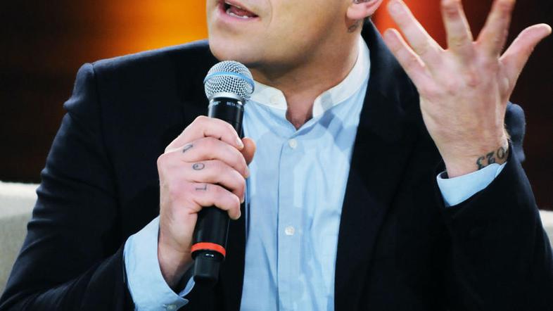 Robbieja je Aaronova smrt zelo prizadela. (Foto: Flynet/JLP)