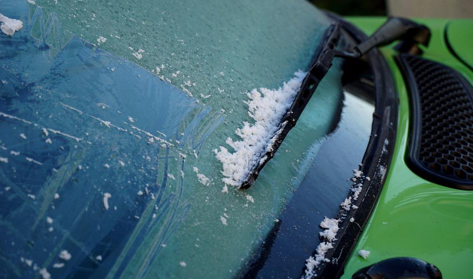 Zaradi odmrzovanja stekel mora plačati 600 evrov globe