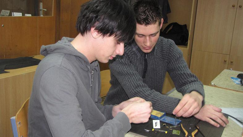 Elektrikarji, pravijo, so navdušeni nad elektro, in ne nad strojno ali kako drug