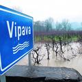 Vipava je včeraj popoldne že presegla bregove v okolici Dornberka in Prvačine, a
