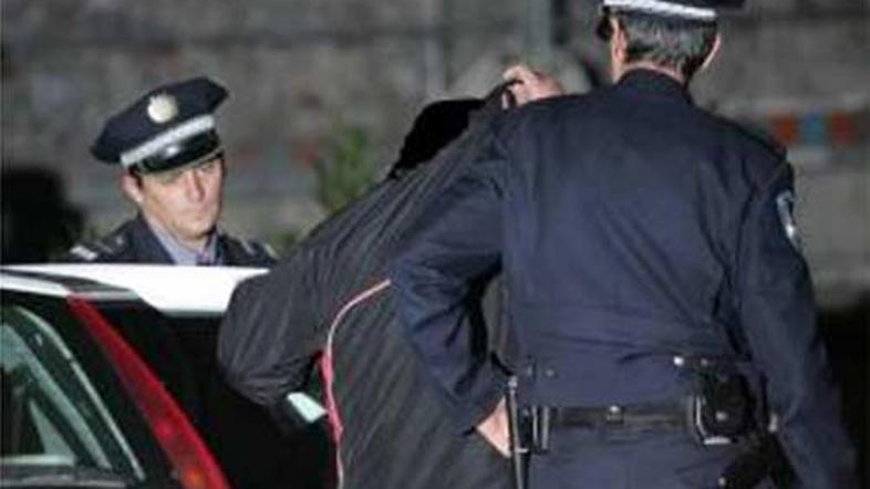 Z. B. je bil že v Nemčiji kaznovan zaradi pedofilije.