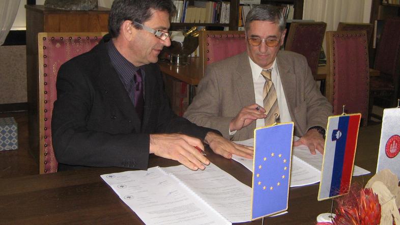 Direktor Kostaka Miljenko Muha (levo) in župan Mojmir Pustoslemšek bosta do sept