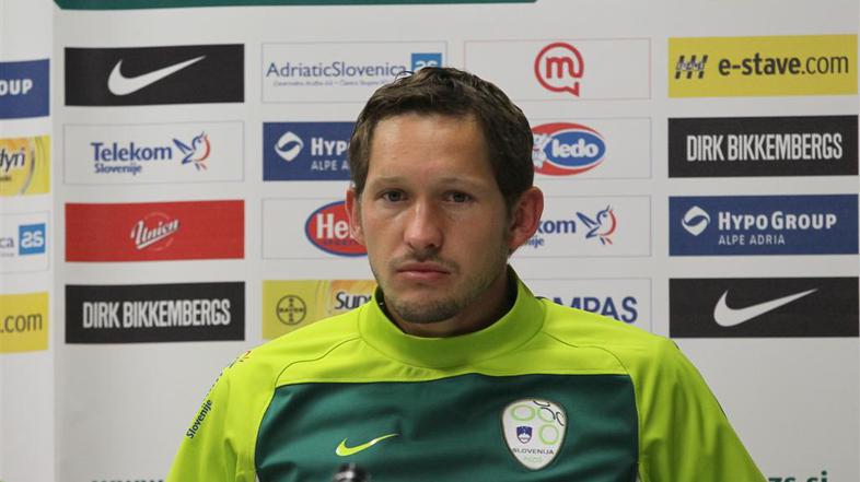 Andrej Komac se je izrazil drugače, kot je površni Boštjan Gasser nato prevedel 