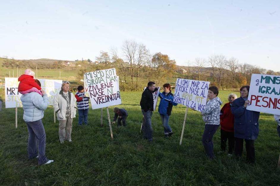 rANČE, PROTEST, PESNICA, ŽELEZNIŠKI PREHOD
