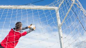 vratar mreža gol simbolična fotografija