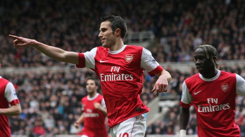 Robin van Persie Bacary Sagna gol zadetek veselje proslavljanje proslava slavje