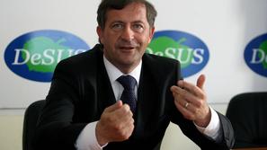 DeSUS je pridobil največ, Zaresu gre vse slabše, NSi pa kaže, da bi se lahko zno