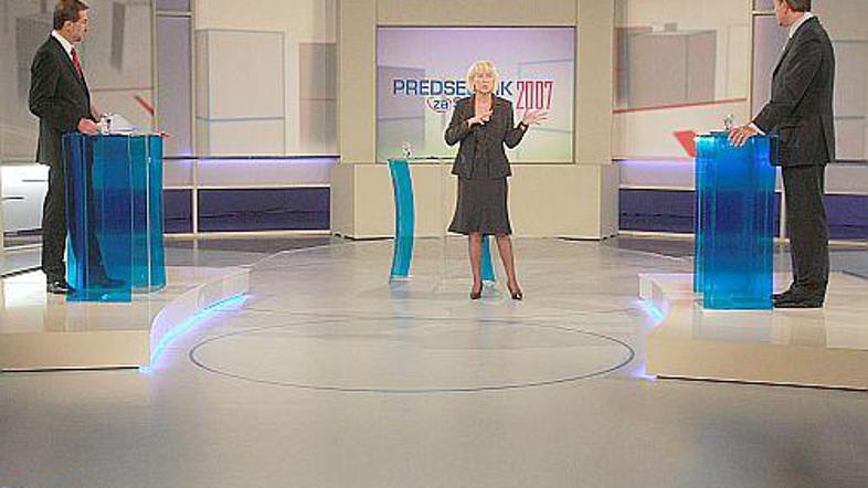 Lojze Peterle (levo) in Danilo Türk v studiu Televizije Slovenija.