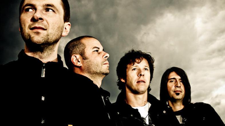 Ta četrtek bo v oddaji NaGlas nastopila skupina Društvo mrtvih pesnikov.