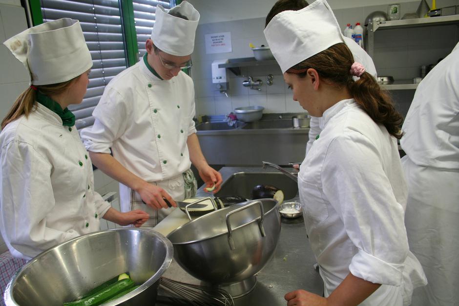 Podjetja presenetljivo ne razpisujejo štipendij za gostinske tehnike (kuharje, n | Avtor: Žurnal24 main