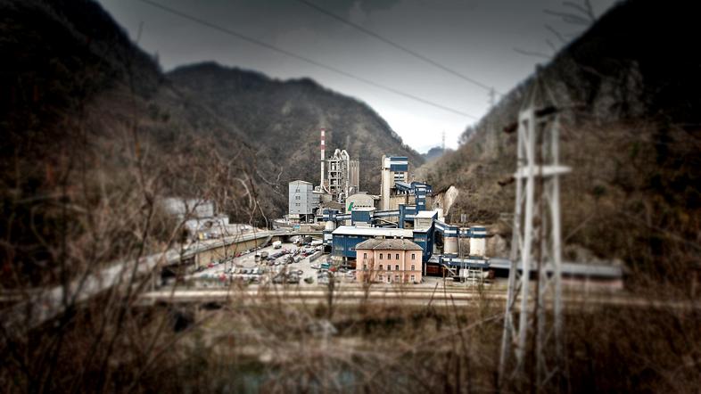 Upravno sodišče je marca odpravilo okoljevarstveno dovoljenje Lafarge cementu in