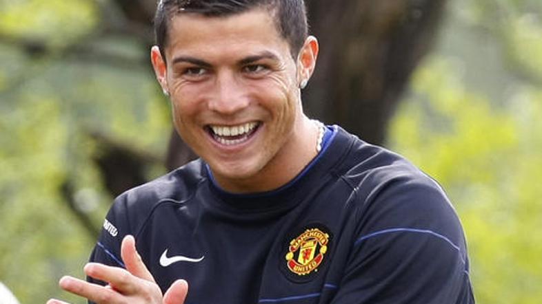 Cristianu Ronaldu se ob uresničitvi sanj prav gotovo smeje.