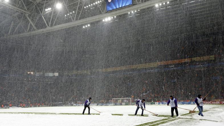 Galatasaray Juventus snežni vihar sneg prekinjena tekma