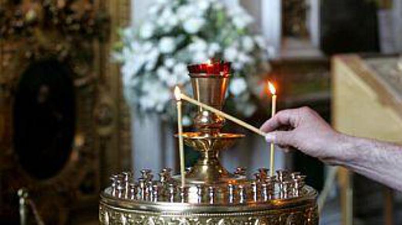 Pravoslavni vernik med obredom