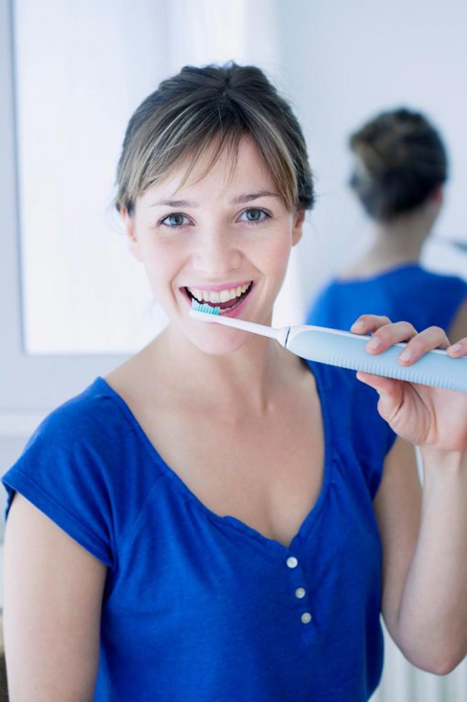 električna zobna ščetka | Avtor: Profimedias