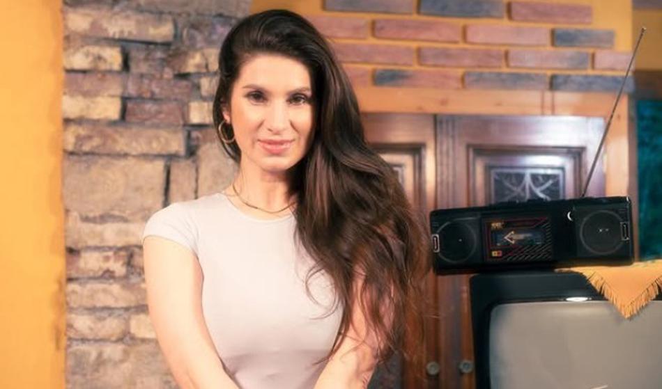 Oboževalci pogrešajo vročo Katayo, to dela danes!