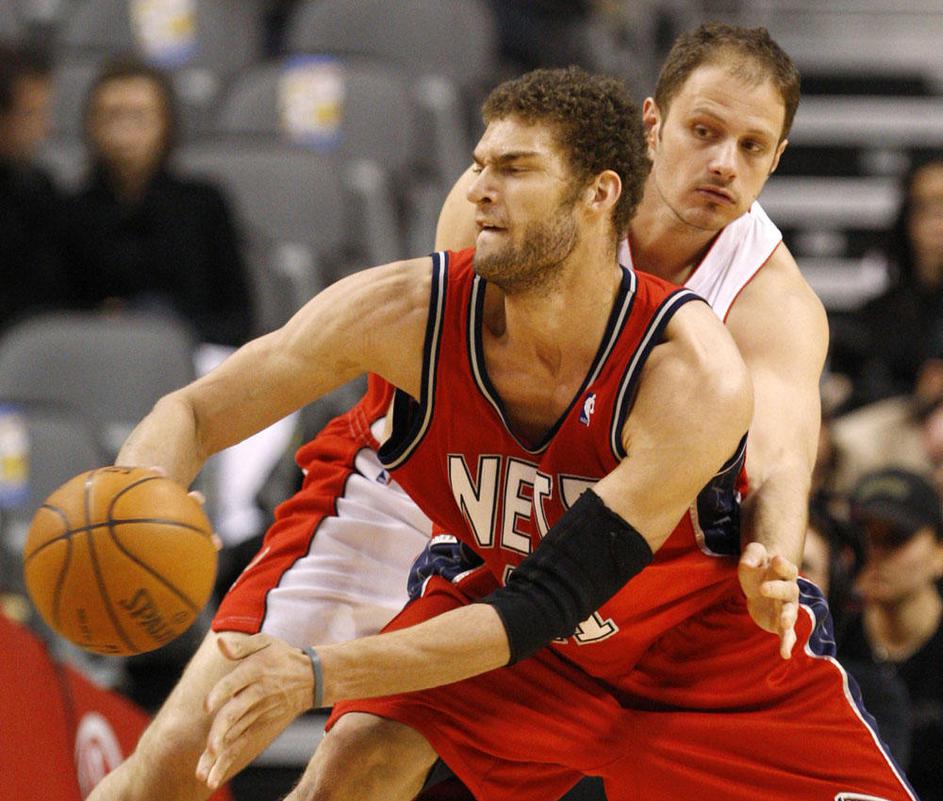 Nesterović je v zadnji sezoni v ligi NBA igral za Toronto. Povprečno je dosegal 