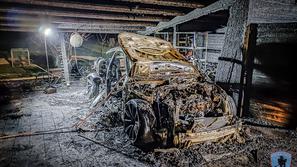 Sebenje, občina Tržič, požar, uničen avto