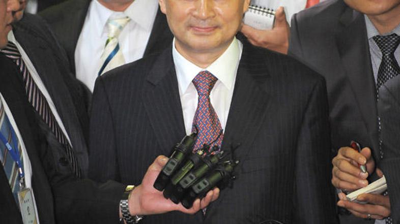 Tožilstvo je zaradi goljufije, poneverbe več sto tisoč evrov in kršitev bioetike