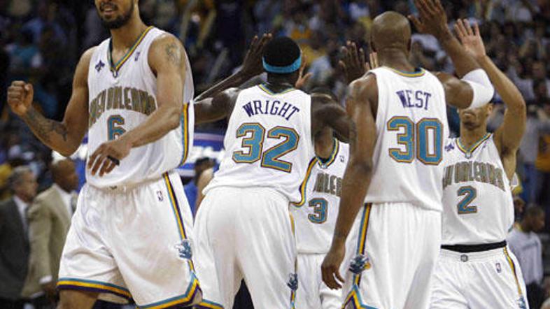 Košarkarji New Orelansa se zasluženo veselijo uvrstitve v drugo kolo končnice.