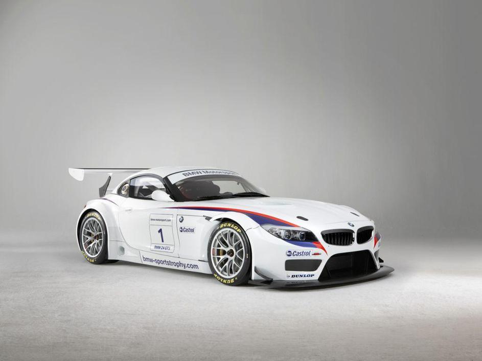 Večina komponent je izdelana iz ogljikovih vlaken, BMW Z4 GT3 zato tehta le 1200