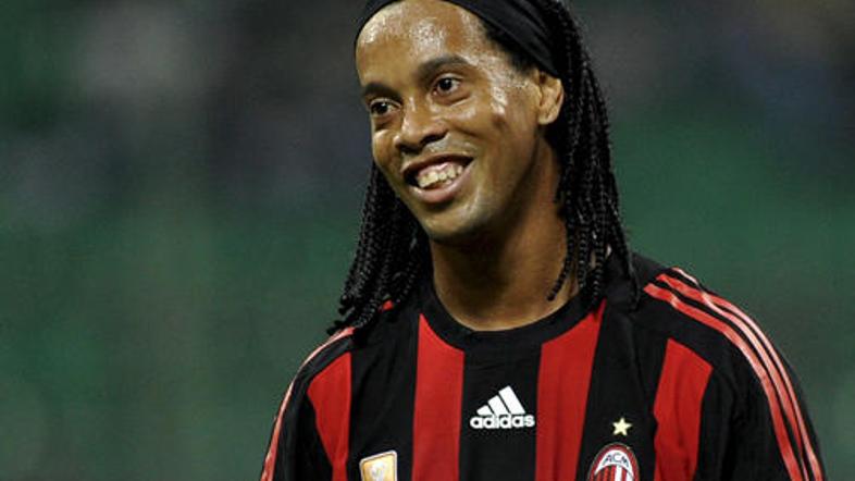 Bo Ronaldinho poleti zapustil Milano?