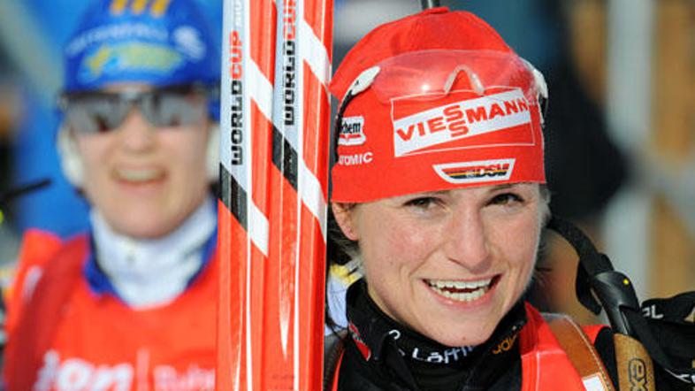 Andrea Henkel si je v Antholzu pritekla in pristreljala novo zmago.