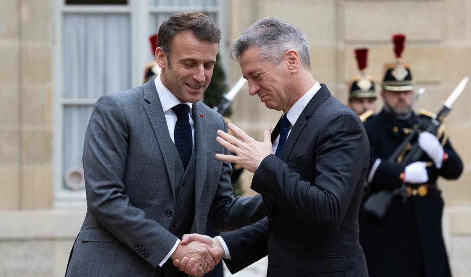 Macron brez pomislekov: Golob je žrtev, Evropa mora biti enotna