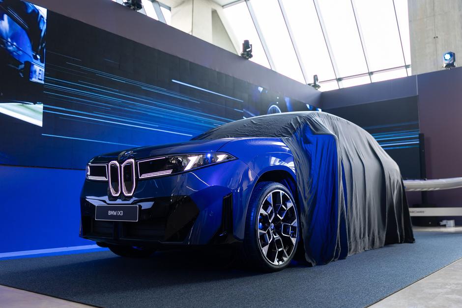 BMW iX3 in SipaBoards | Avtor: BMW