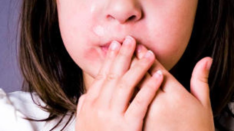 Grde besede pogosto spremljajo tudi solzice.