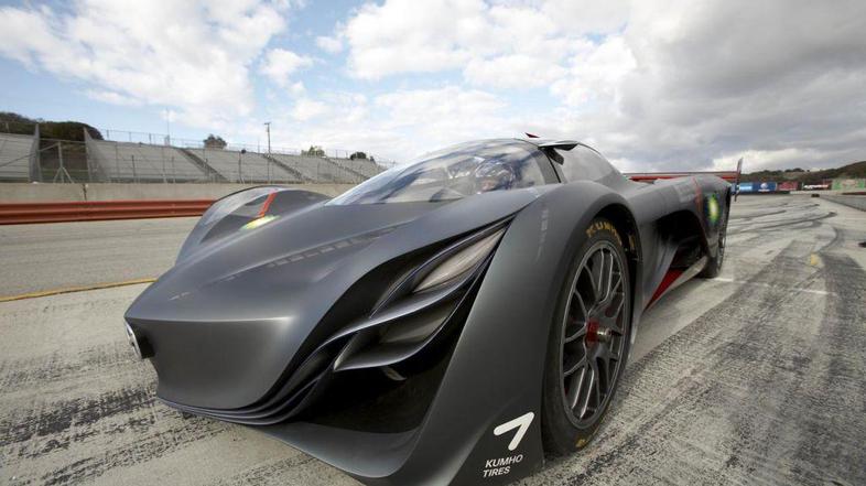 Mazdini oblikovalci so navdih za novi športni model RX-7 iskali v konceptu furai