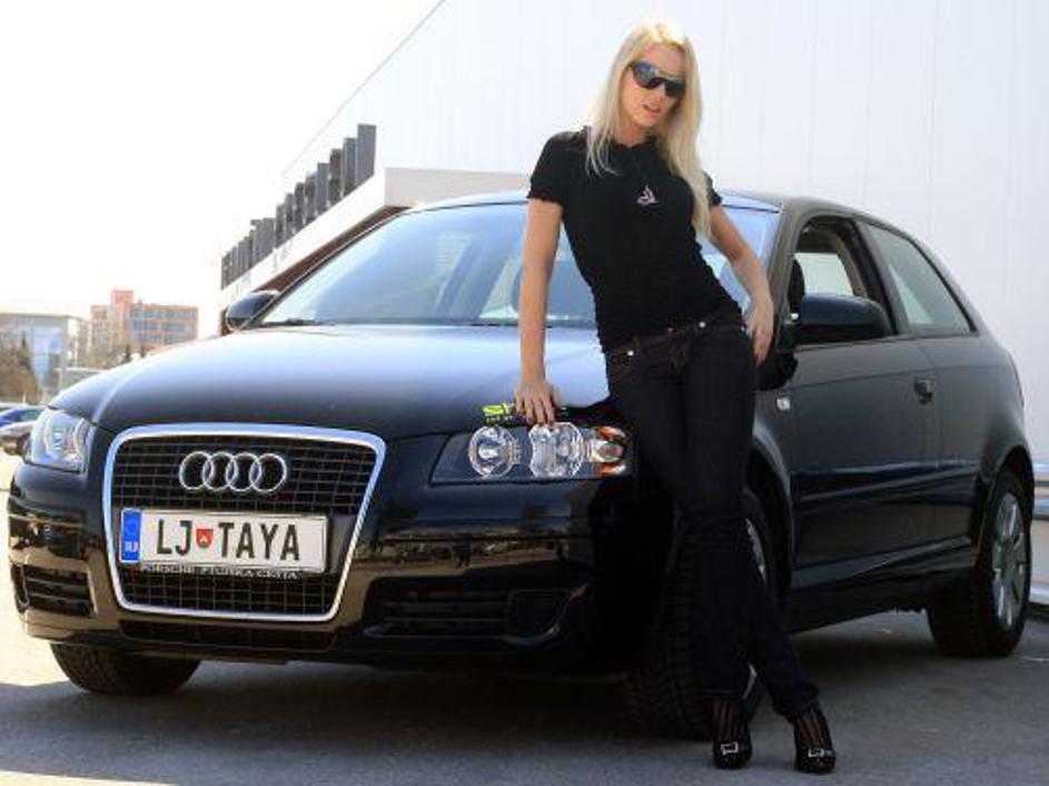 Pevka Taya prisega na štiri kroge.