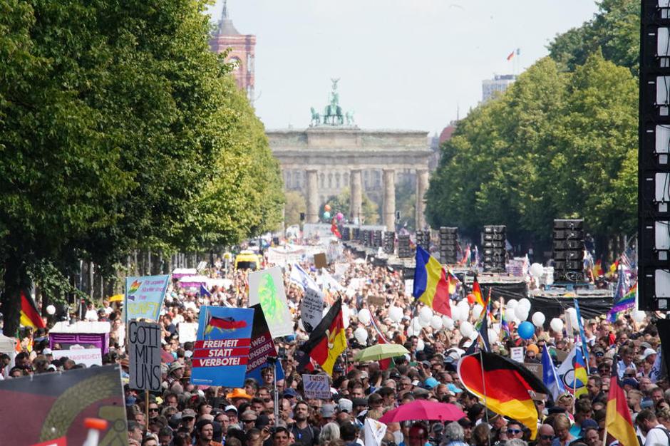 Berlin protest proti maskam | Avtor: Epa