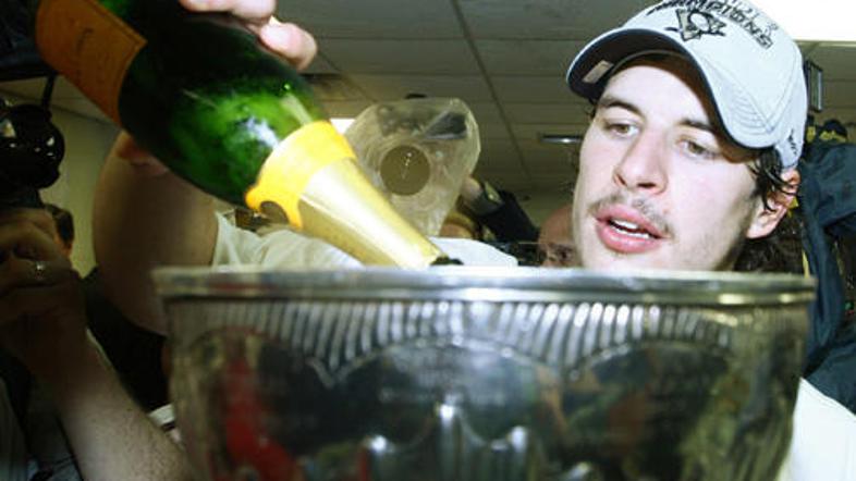 Sidney Crosby in njegovi soigralci so komaj dovolj stari za nazdravljanje s šamp