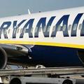 Ryanair je med aprilom in septembrom ustvaril za 77 odstotkov manj dobička kot v