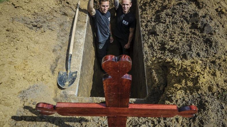 Madžarska kopanje grobov