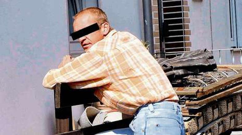 Kai je svoje dekle brutalno pretepal, obenem pa jo je za zaboj piva prodal svoje