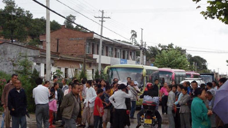 Starši bolnih otrok so v ponedeljek zasedli talilnico svinca.