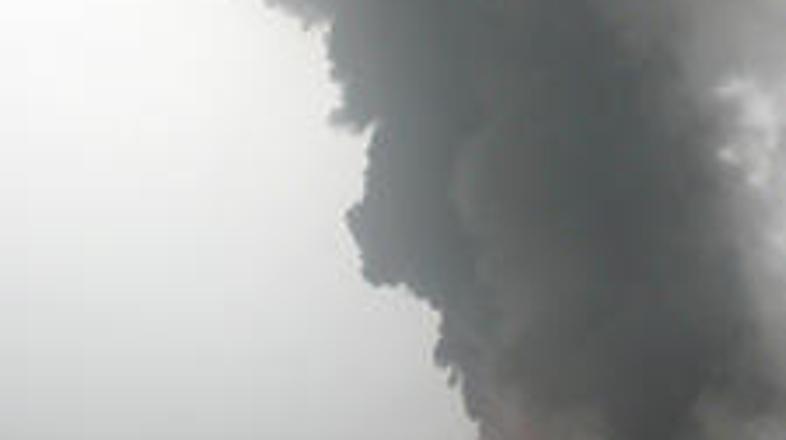 Eksplodiral naj bi zbiralnik kemikalij.