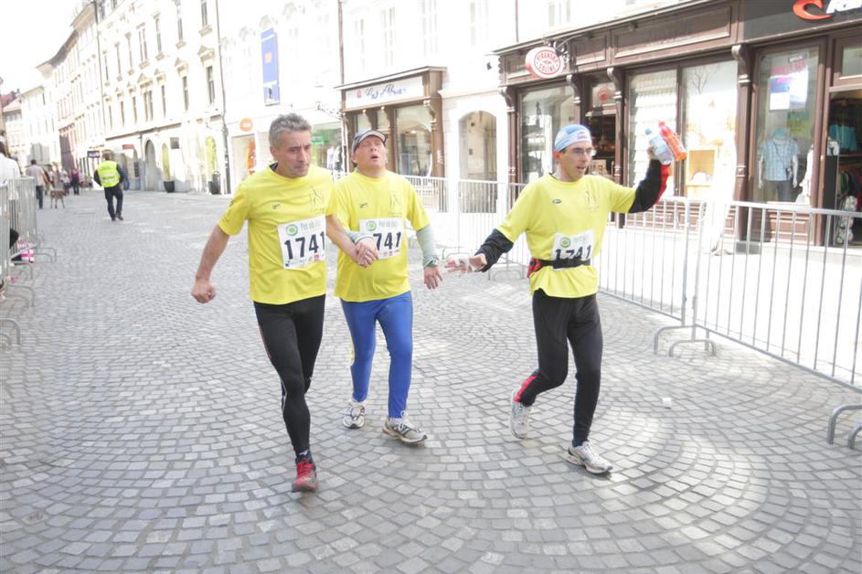 Če želite visokoresolucijsko fotografijo, nam pošljite elektronsko sporočilo na 