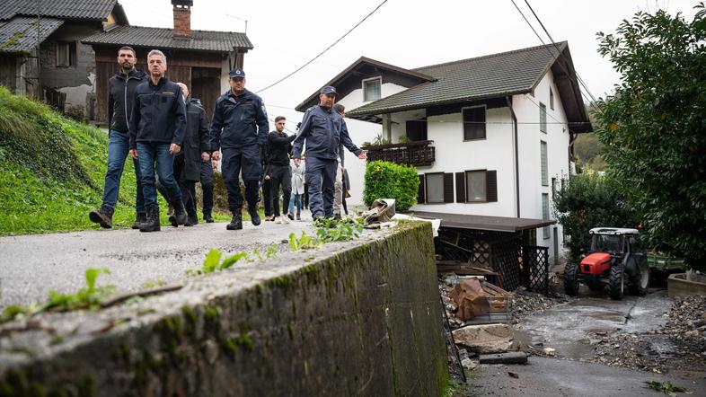 Robert Golob na obisku v Baški grapi Baška grapa poplave Alen Červ