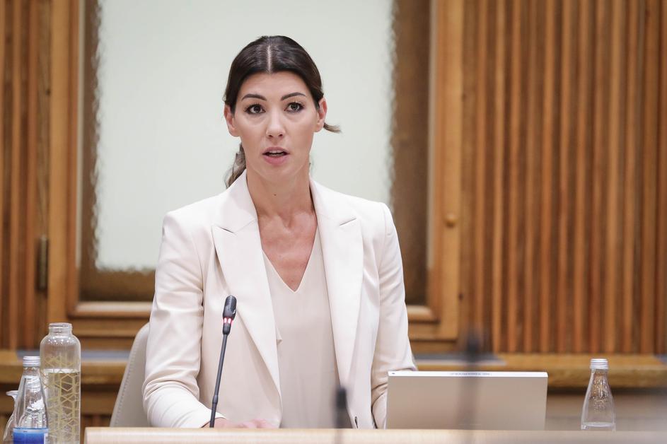 Novice: Dominika Švarc Pipan