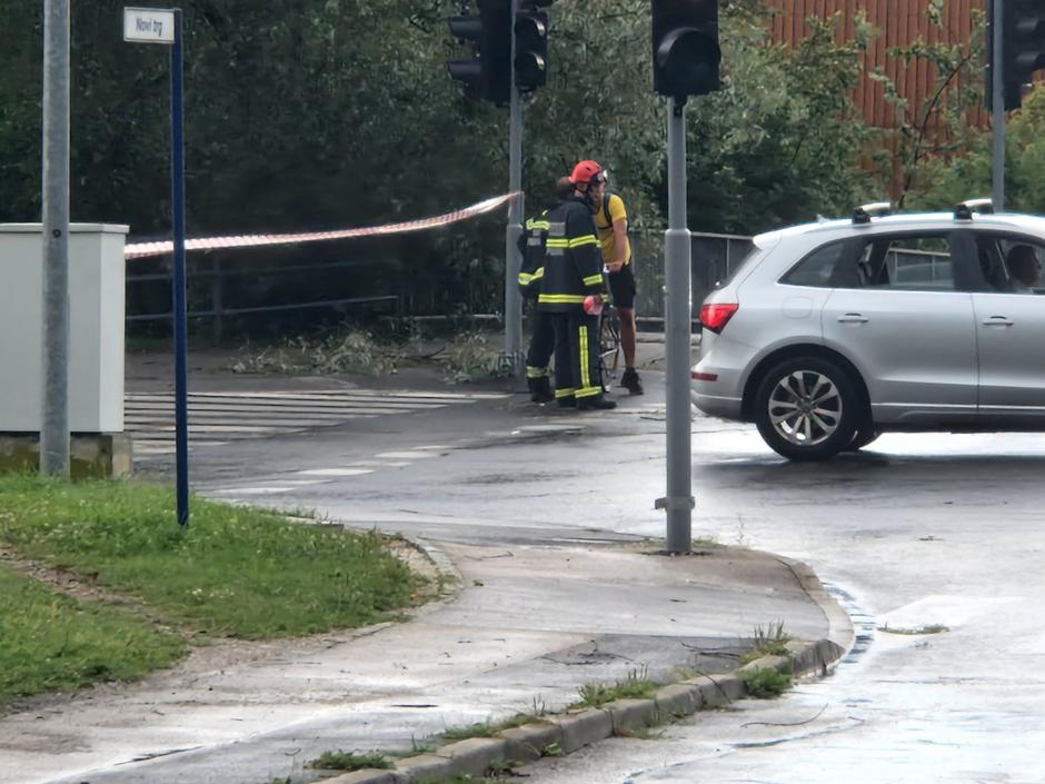 Nevihta Kamnik, zapora ceste | Avtor: Bralec