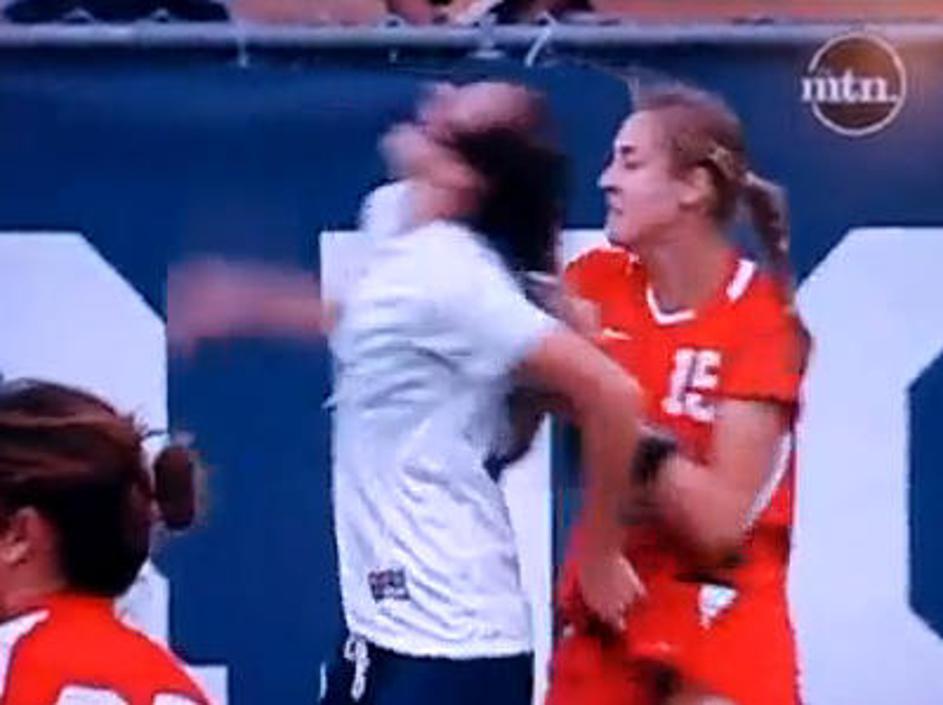 Elizabeth Lambert ne sodi na nogometna igrišča. FOTO: youtube