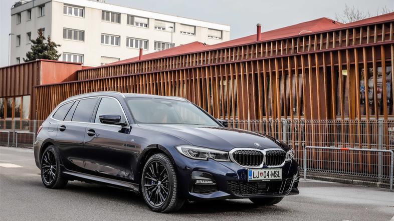 BMW 330e XD Touring