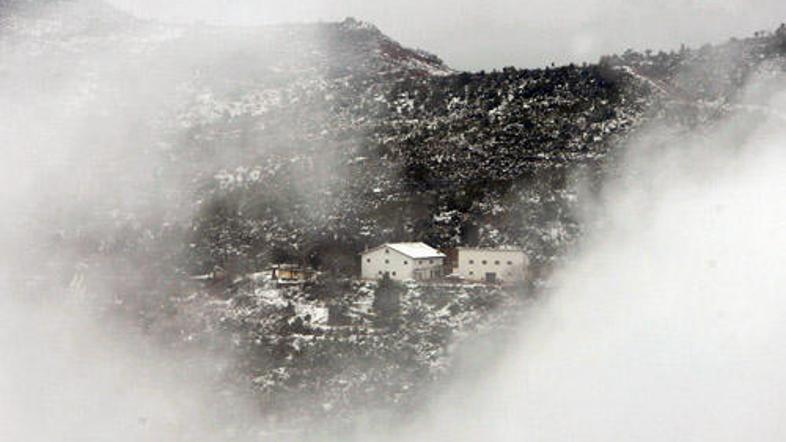 Na vzhodu, severu in osrednjem delu Poljske je že v sredo brez elektrike ostalo 