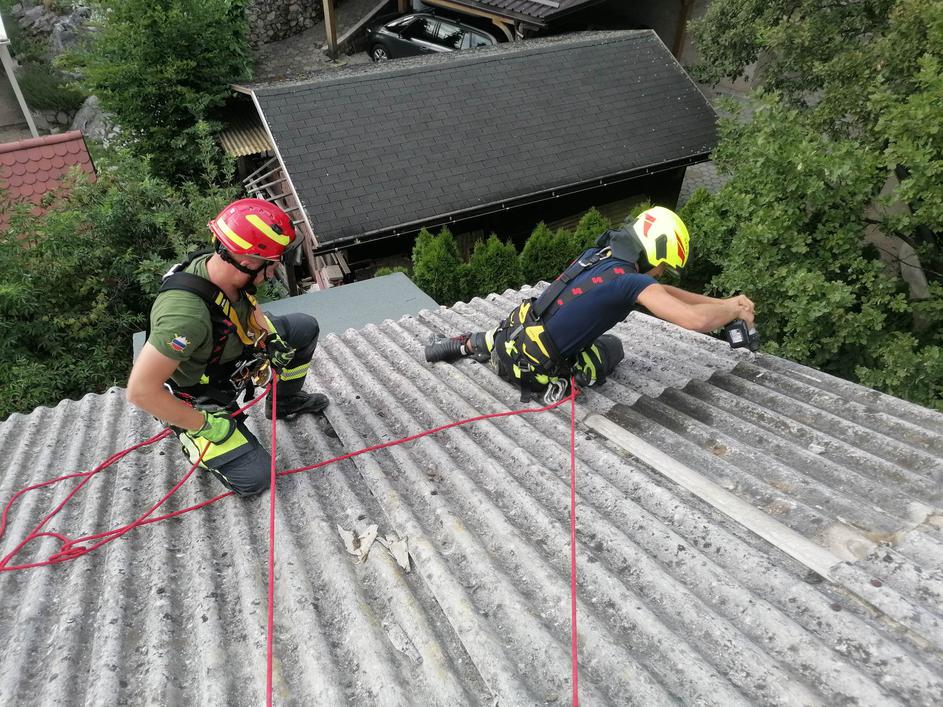 Klemen Šen pomaga prizadetim v neurju