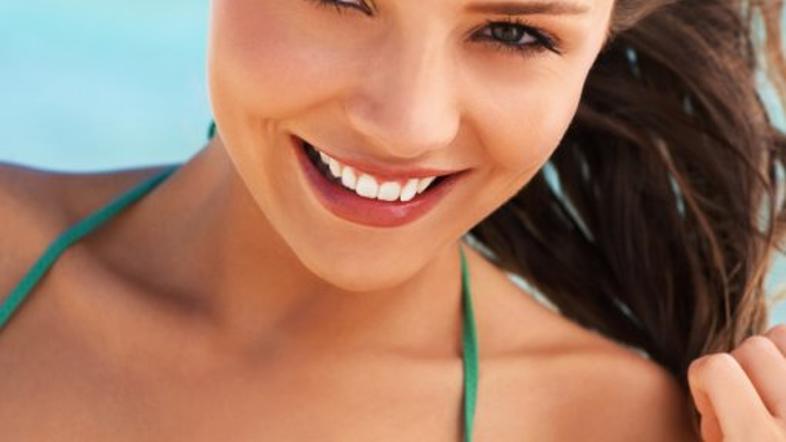 ženksa, sonce, plaža