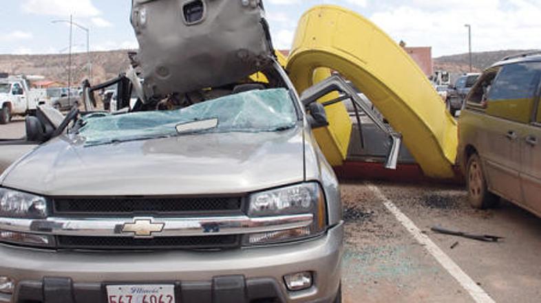 Tako je 'M' poškodoval vozilo.